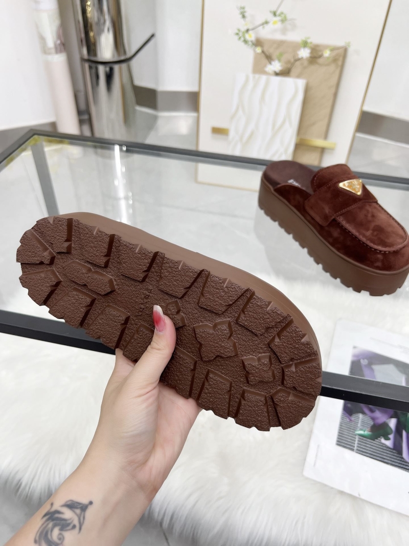 Pra*a slippers
